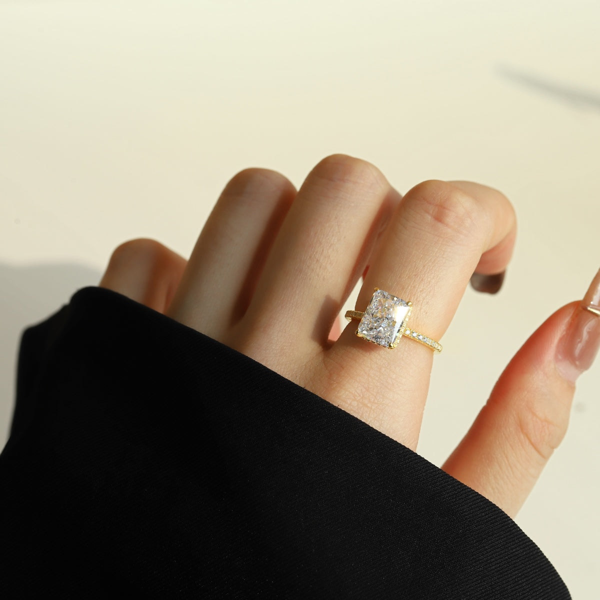 [AuraEcho]4.0 Carat Luxurious Engagement Ring