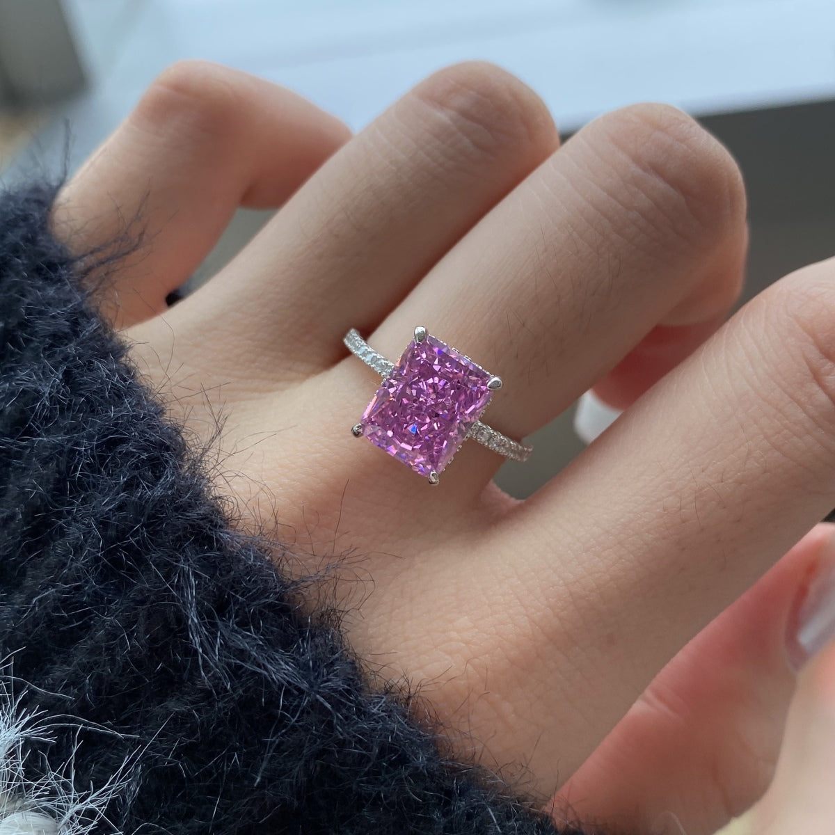 [AuraEcho]4.0 Carat Luxurious Engagement Ring