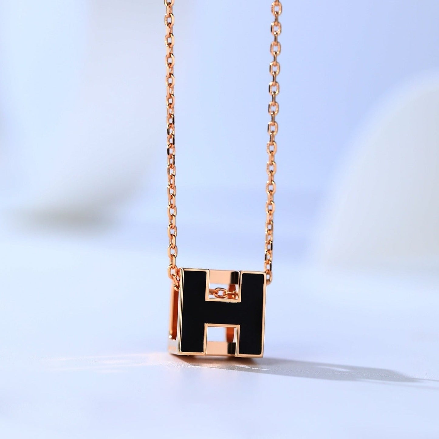 [AuraEcho]H CAGE PINK GOLD NECKLACE