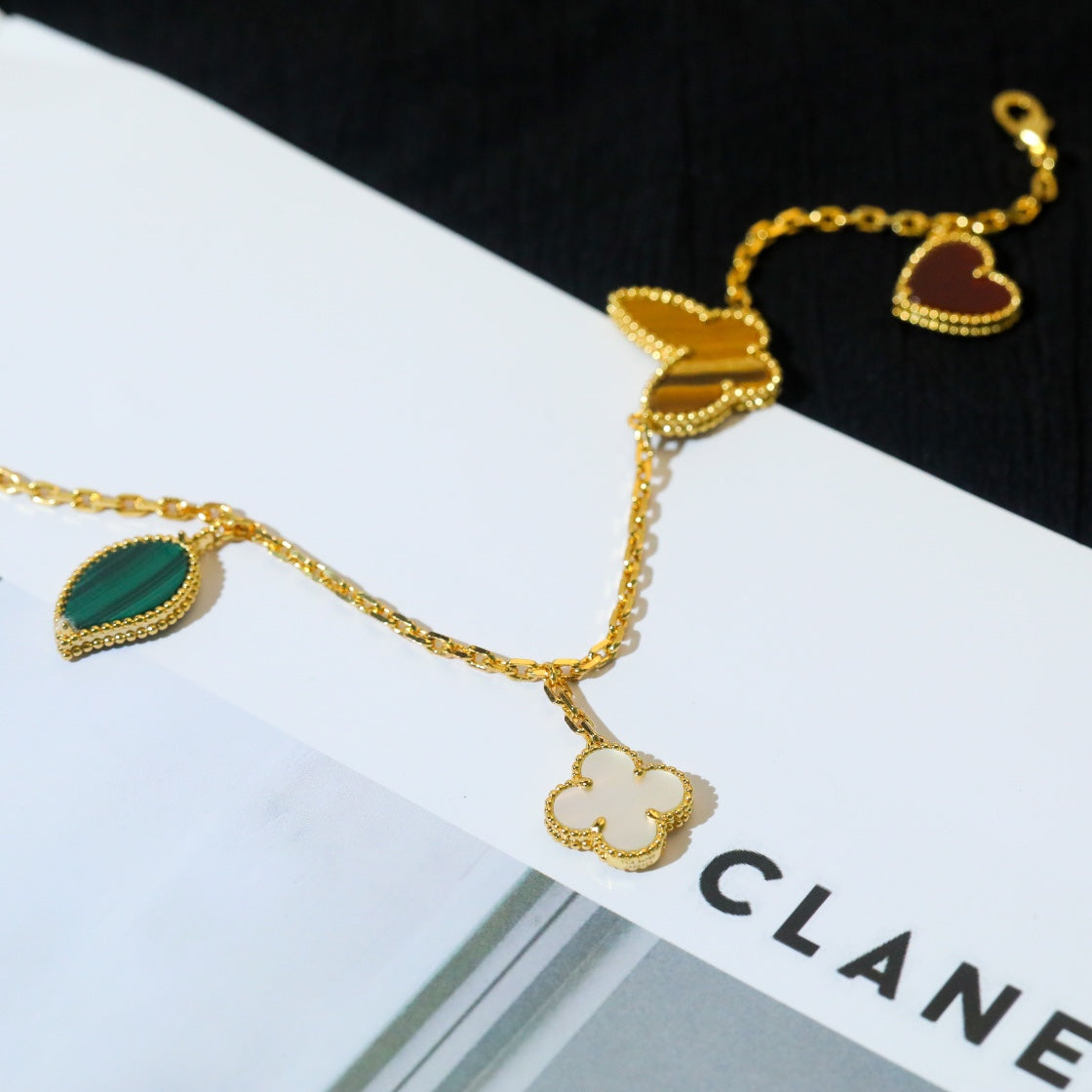 [AuraEcho]LUCKY SPRING 5 MOTIF GOLD BRACELET