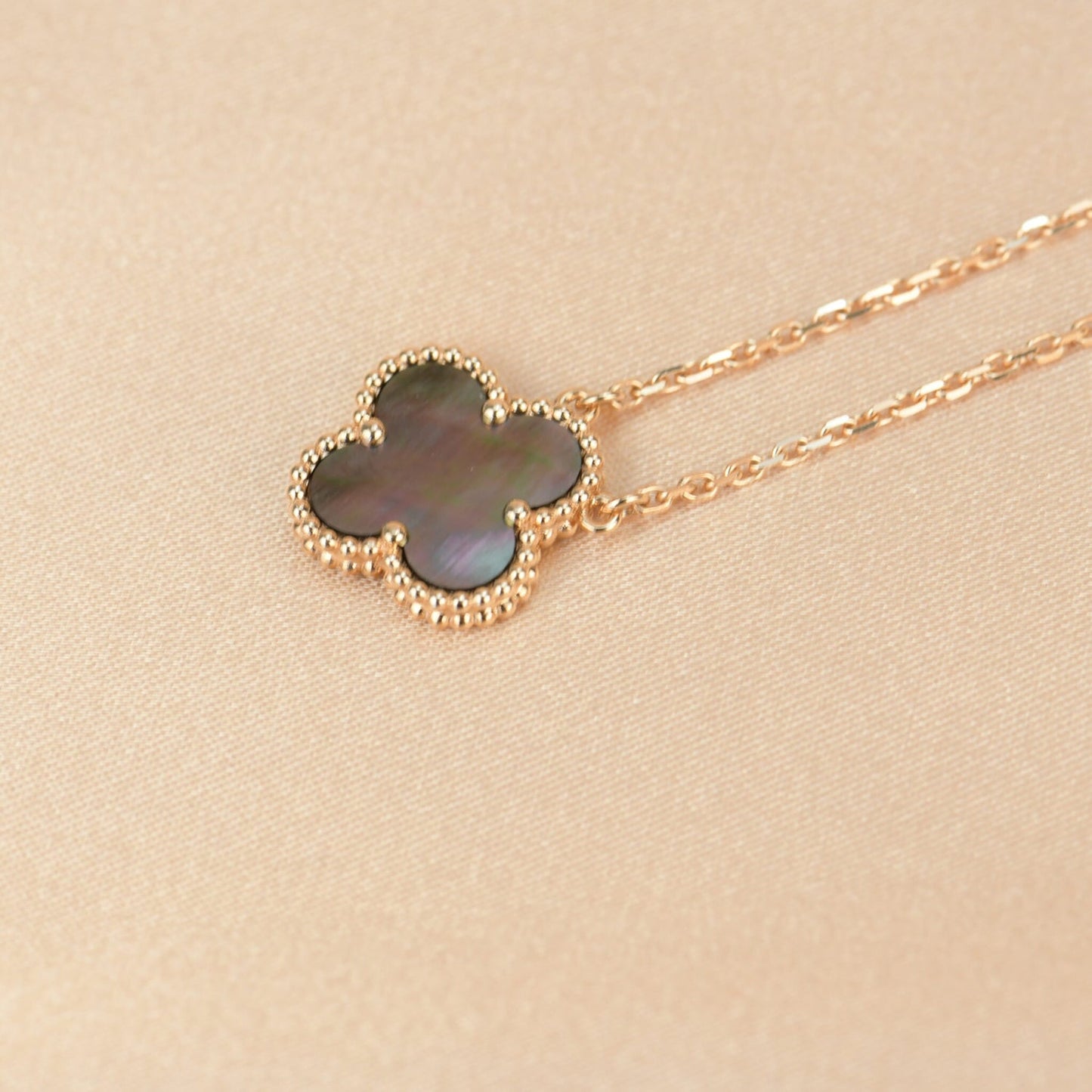 [AuraEcho]CLOVER 15MM  GRAY MOTHER OF PEARL NECKLACE